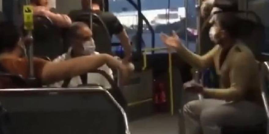 Metrobüste tartışıp birbirlerinin yüzüne tükürdüler