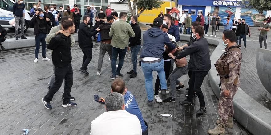 Taksim Meydanı'nda ortalık karıştı... Özel Harekat polisi ayırdı