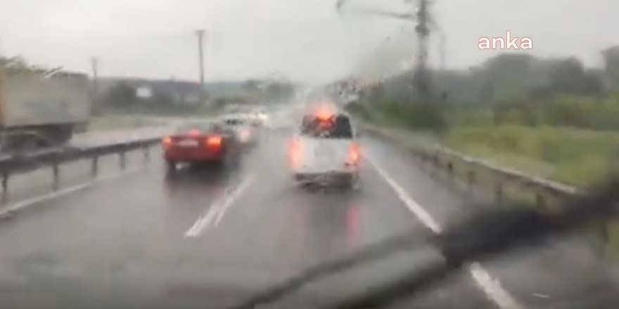 Tekirdağ Ergene'de yıldırım düşme anı kamerada!