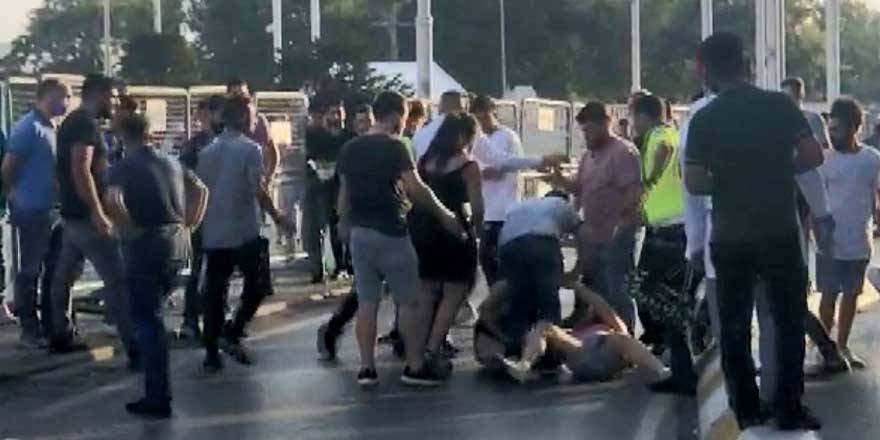 Taksim'de saç saça baş başa kavga