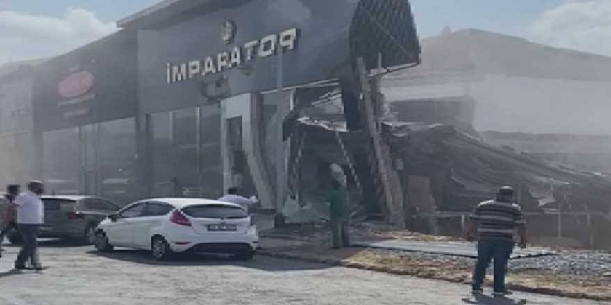 İstanbul İkitelli'de bina çöktü