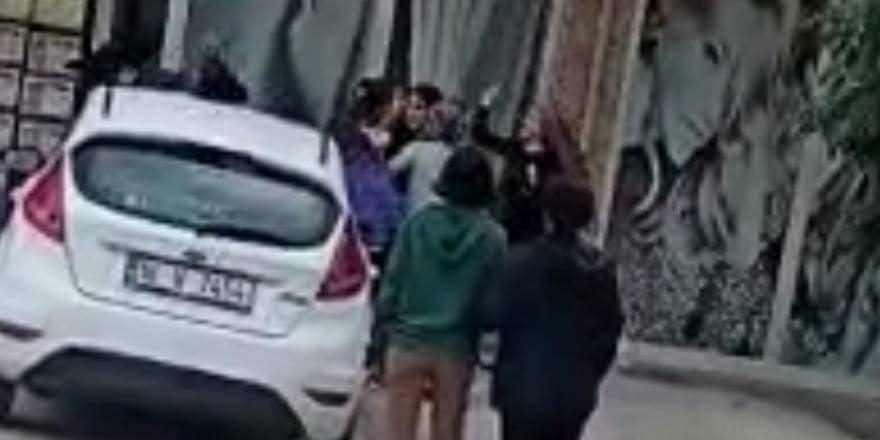 Bursa’da kadınların ‘ters baktın’ kavgası Kaynak: Bursa’da kadınların ‘ters baktın’ kavgası