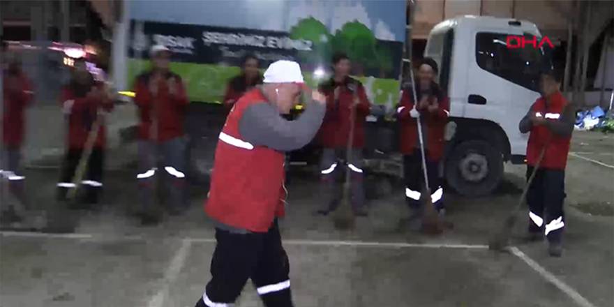 Temizlik işçisi 'Maykıl Fikret', 'Michael Jackson' danslarıyla arkadaşlarını motive ediyor
