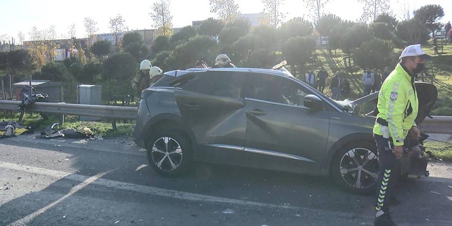 Direksiyon hakimiyetini kaybetti, anne ve çocuğunu birbirinden ayırdı