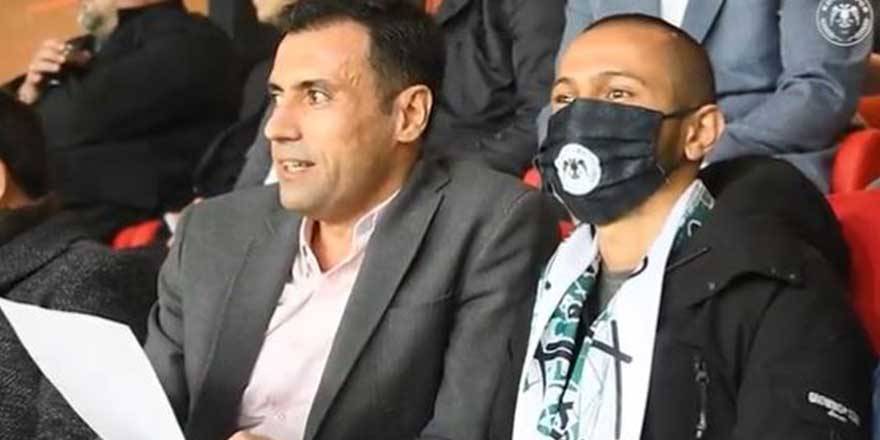 Konyaspor Başkanı görme engelli taraftara tribünde maçı anlattı