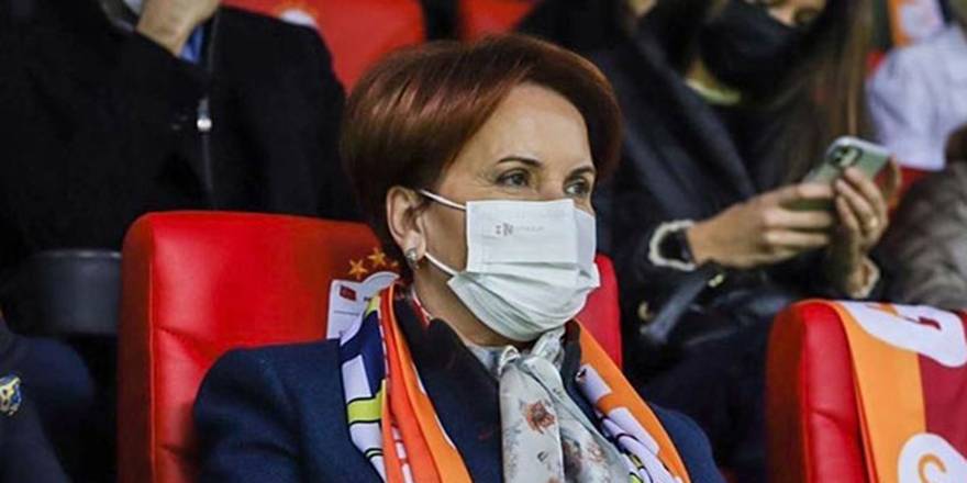 İYİ Parti Genel Başkanı Meral Akşener, Galatasaray-Fenerbahçe kadın futbol takımlarının tarihi maçını tribünden izledi