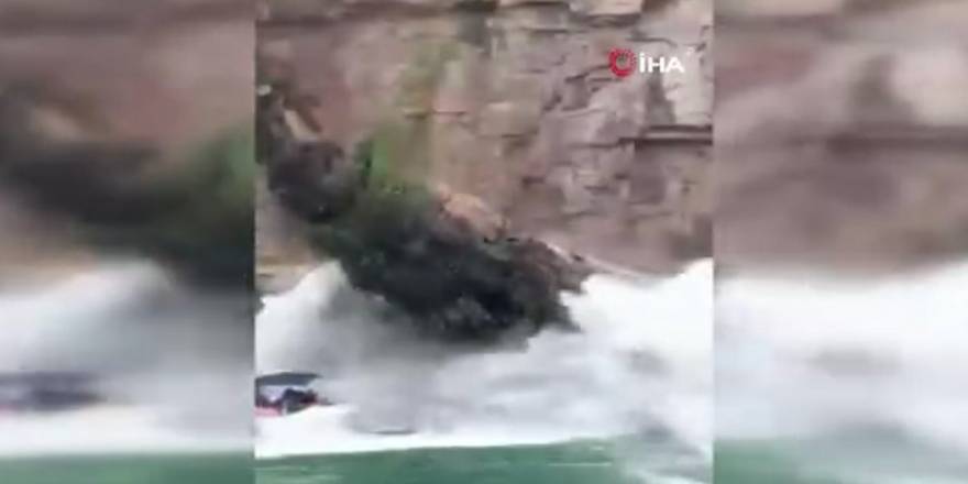 Brezilya'da dev kaya parçası turistlerin üzerine düştü