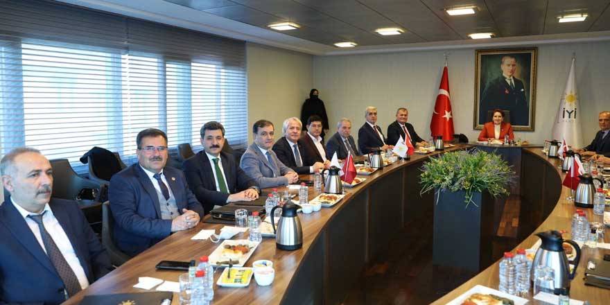 Akşener, İYİ Partili belediye başkanları ile bir araya geldi