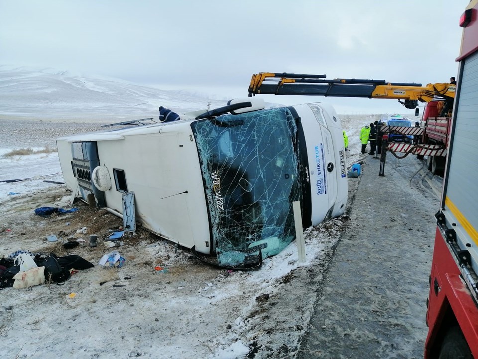 Trafik kazaları 'lastik mevzuatı' kaynaklı!