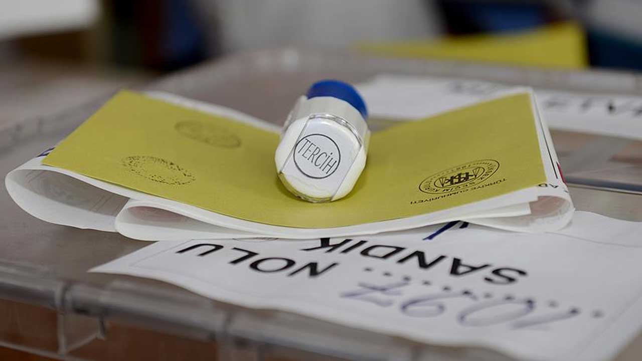 Oy kullanmayacaklar kararsızları solladı