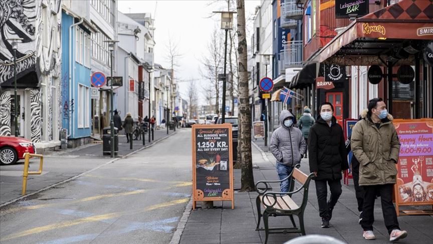 Şaşırtan sağlık politikası! Amaç herkesin koronavirüse yakalanması