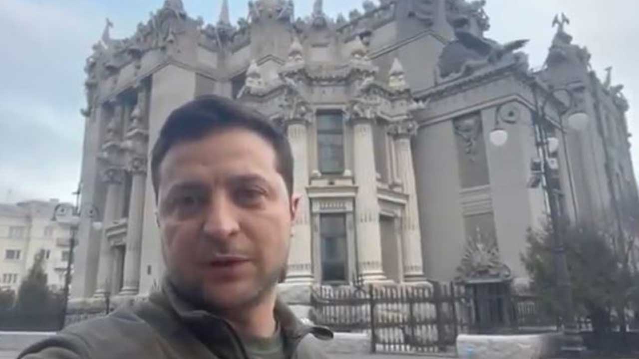 Zelenskiy'den yeni video! ''Ben buradayım...''