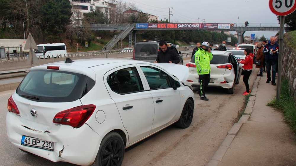 Şirintepe Mahallesi'nde kaza! 3 otomobil...