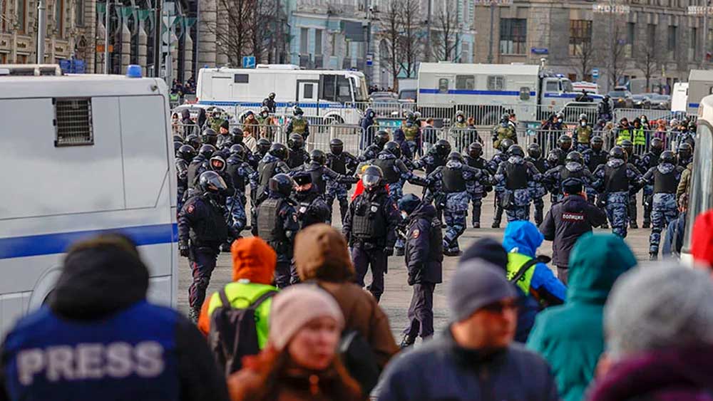 Rusya'da savaş karşıtı protesto! Binlerce kişi...