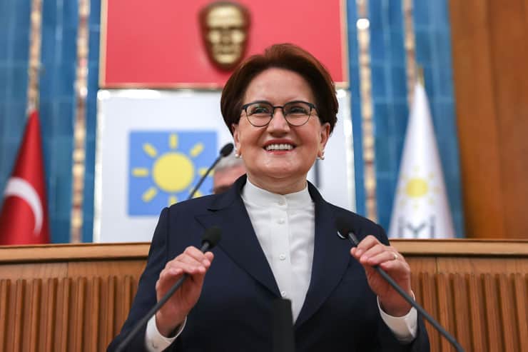 Meral Akşener'den Demet Evgar'a övgü dolu sözler