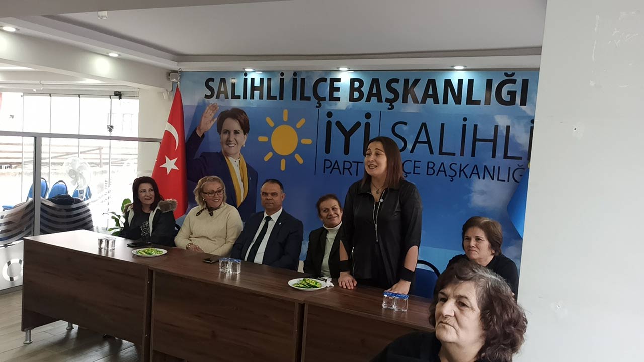 İYİ Parti Salihli, 'Kadınlar Günü'nü kutladı