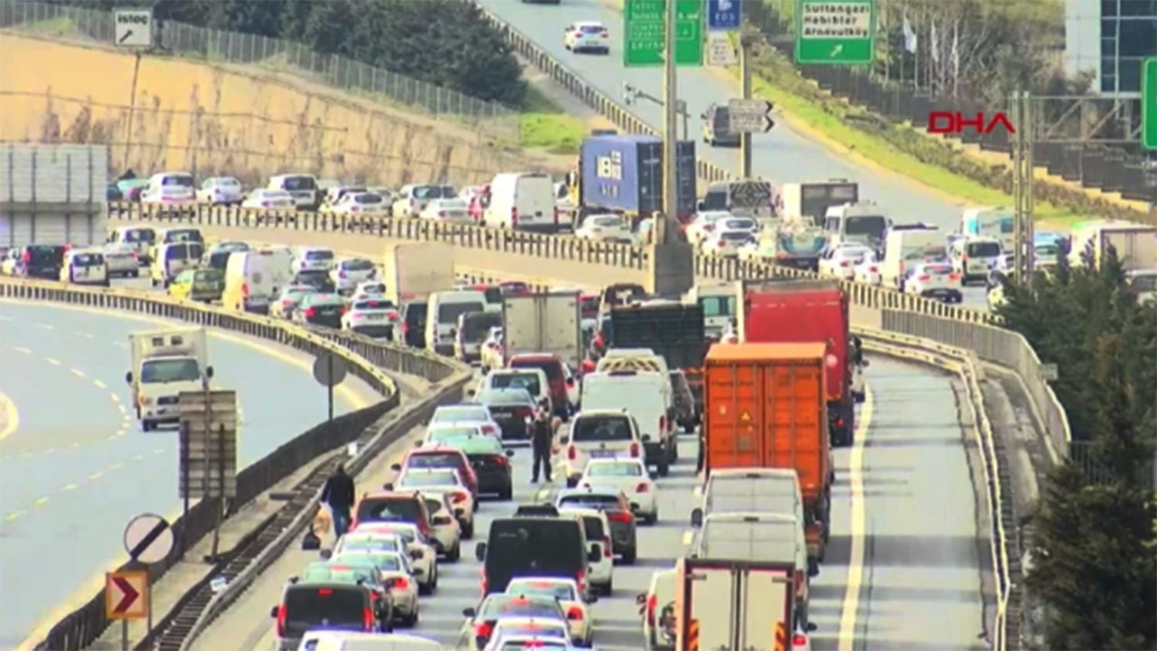 İstanbul'da trafik yoğunluğu yüzde 50'yi geçti