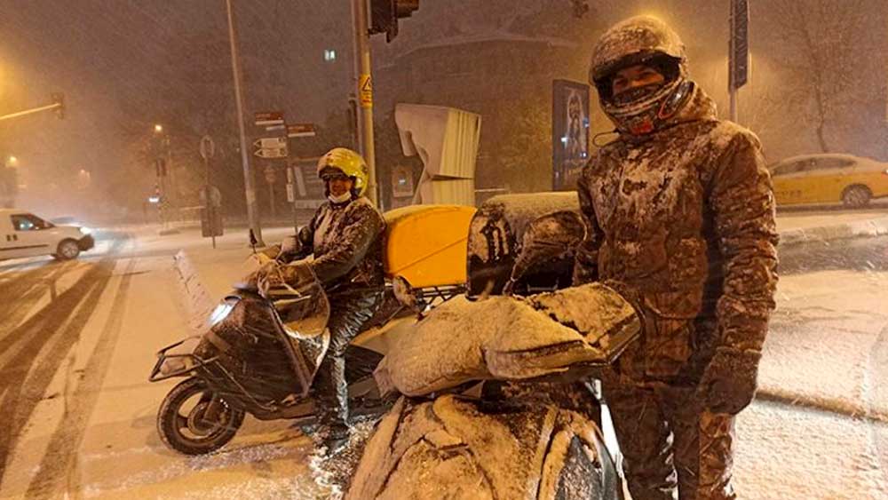 Motokuryeler isyan etti: Kar yağdığında kendileri yemek yapsınlar!