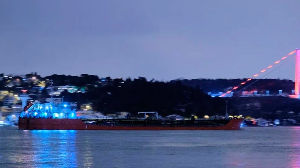 Ayçiçek yağı yüklü gemi İstanbul Boğazı’na ulaştı