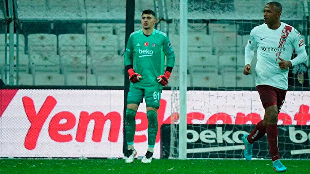 Beşiktaş’ın genç kalecisi tarihe geçti