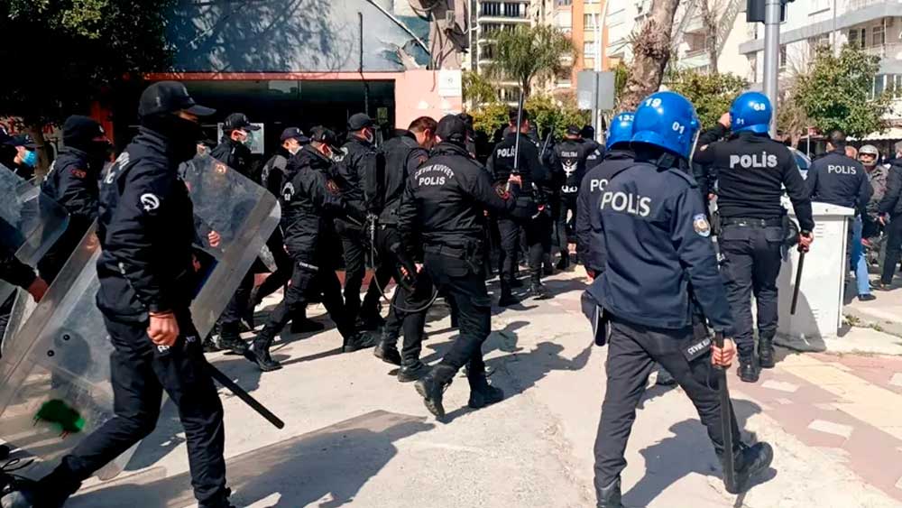 Furkan Vakfı üyelerine polis müdahalesi AKP'lileri böldü!