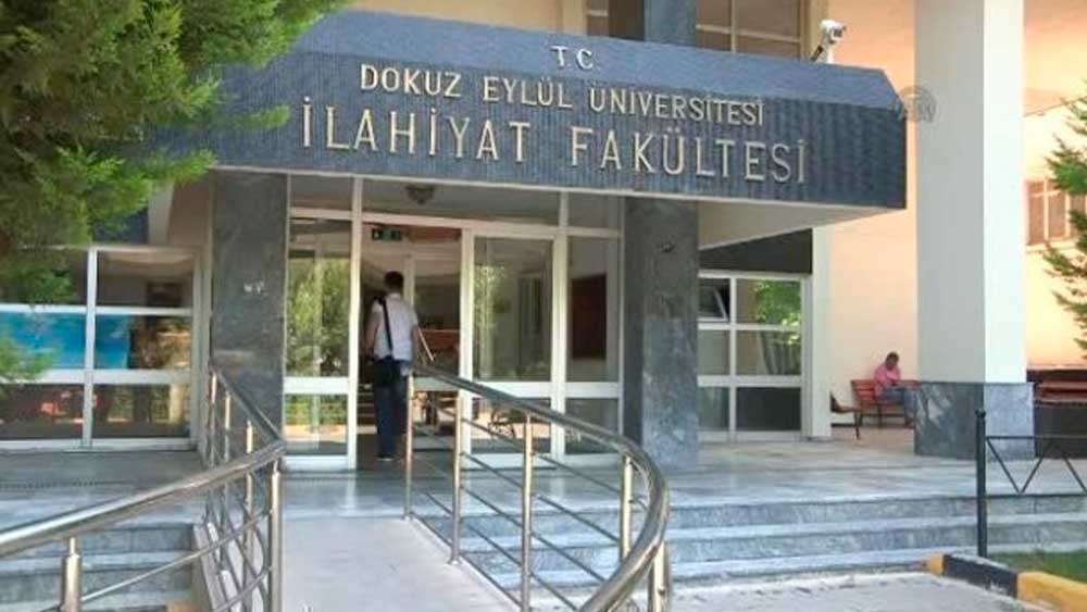 Tek kişilik dev kadro! İlahiyat Dekanından 21 farklı idari görev