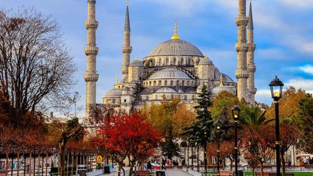 Valilik, İBB'ye Sultanahmet Meydanı'nı yasakladı!