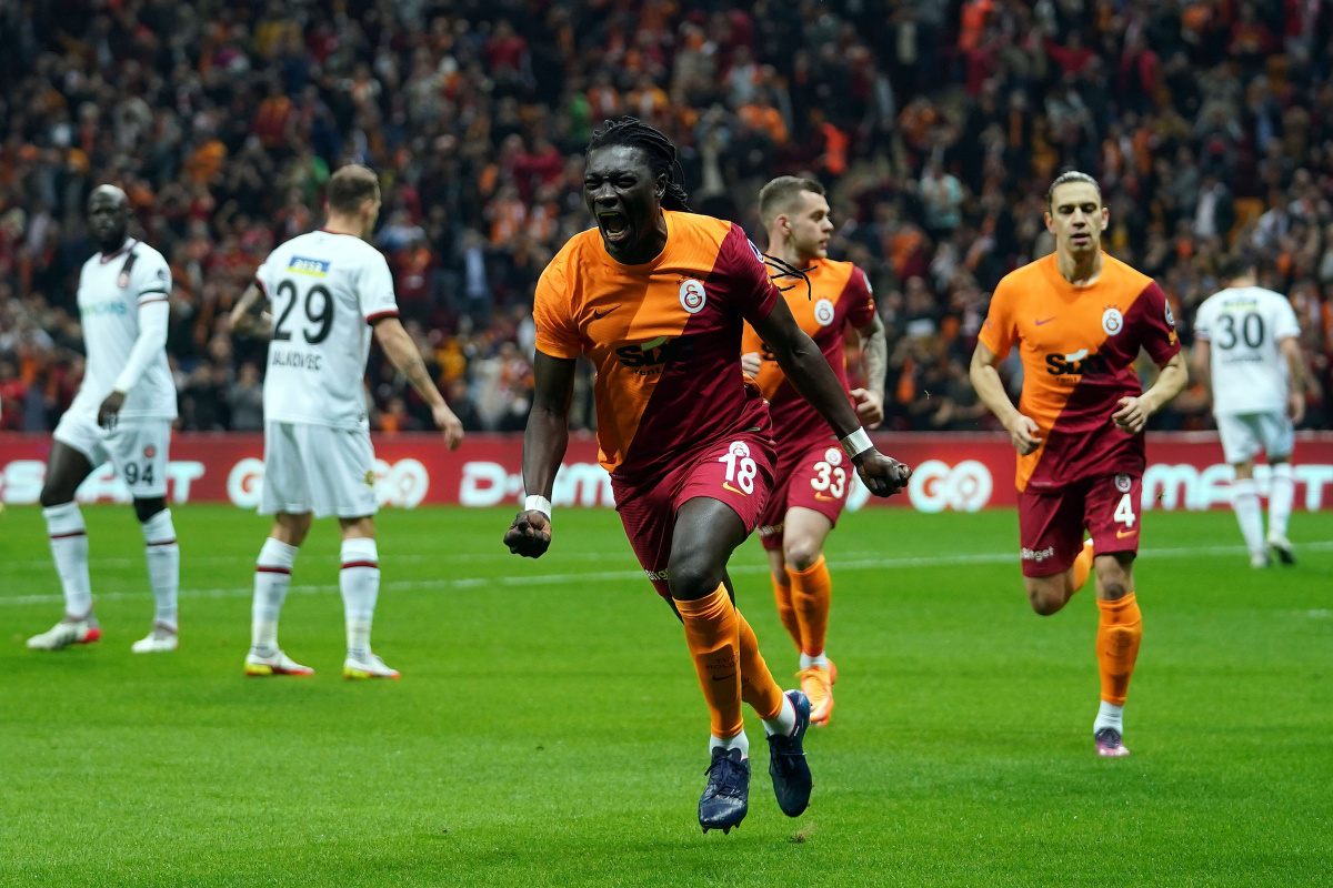 Galatasaray'a  derbi öncesi morali...