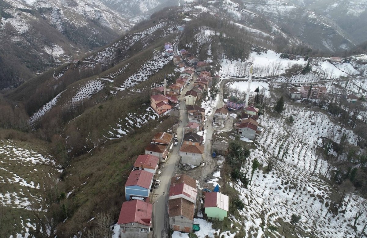 Aynı mahalledeler ama oruçlarını 1 dakika farkla açıyorlar