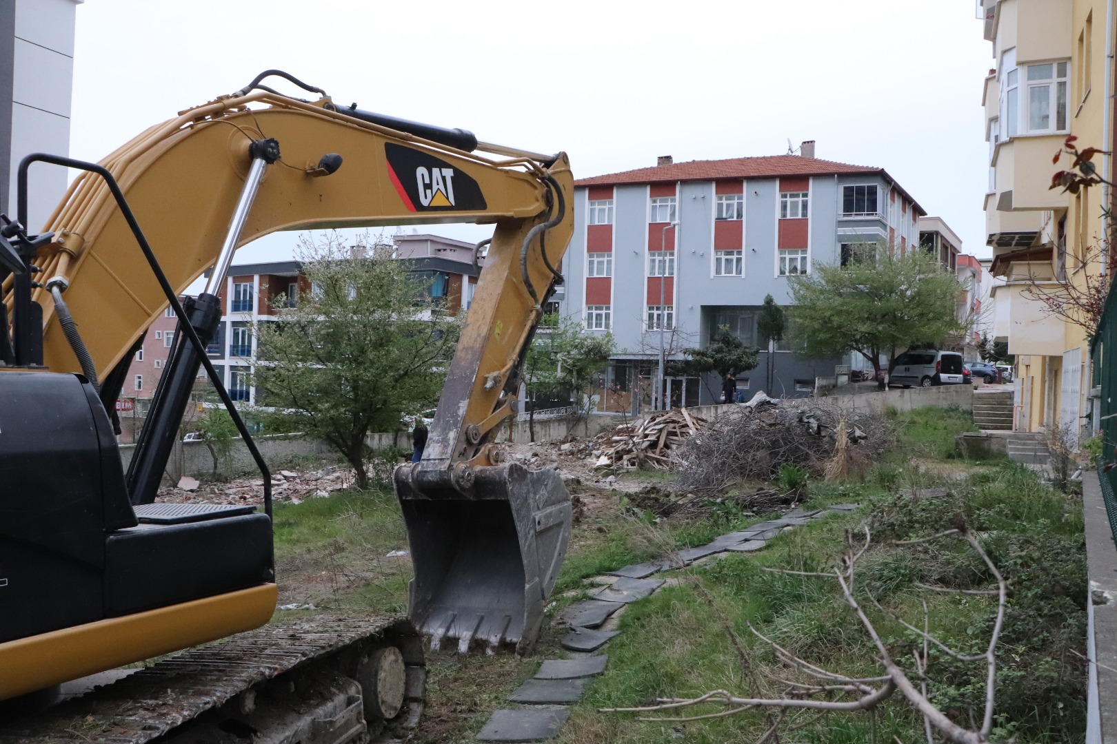 Fıkra olsa güldürmez! Yanlış binayı yıktı