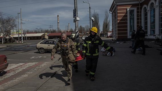 Tren istasyonuna füzeyle saldırdılar