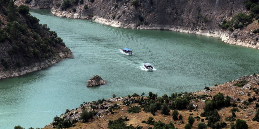 Üç ilin sınırındaki kanyon ziyaretçilerini büyülüyor