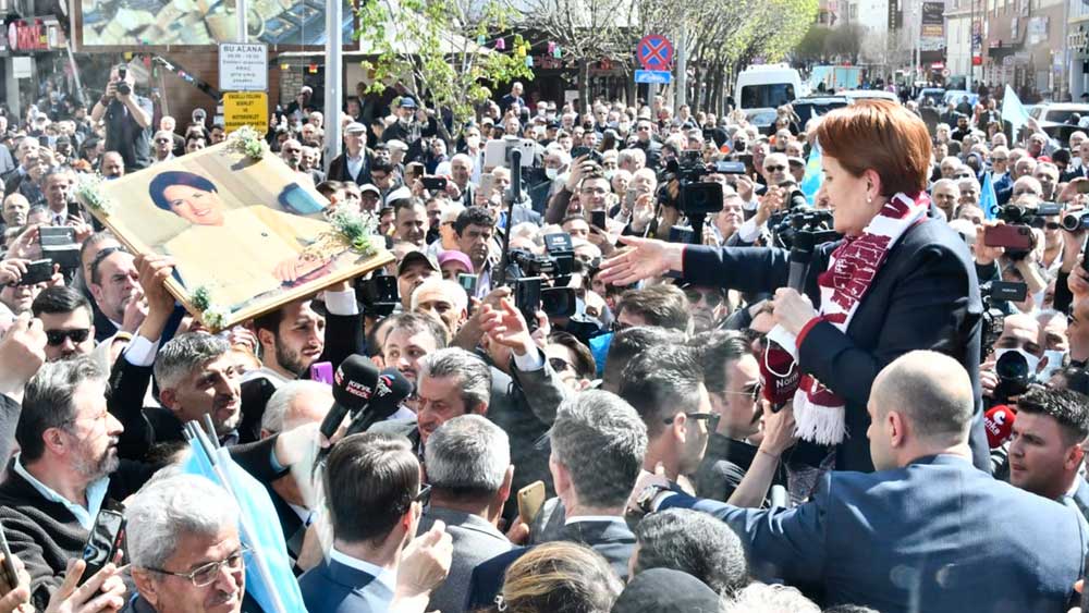 Akşener'den Erdoğan'a yüzük göndermesi : Yüzüğün sahibi dünyanın en zenginleri ile aşık atıyor!