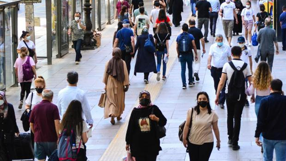 Bilim Kurulu üyesinden çarpıcı açıklama: Maske kullanmanın bir anlamı kalmadı