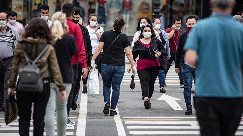 Bilim Kurulu üyesinden pandemi açıklaması: Kısıtlamalar hayatımızdan tamamen çıktı