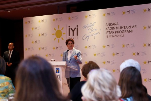 Meral Akşener: Partili cumhurbaşkanlığı sistemi Türkiye'yi yok etme yolunda gidiyor