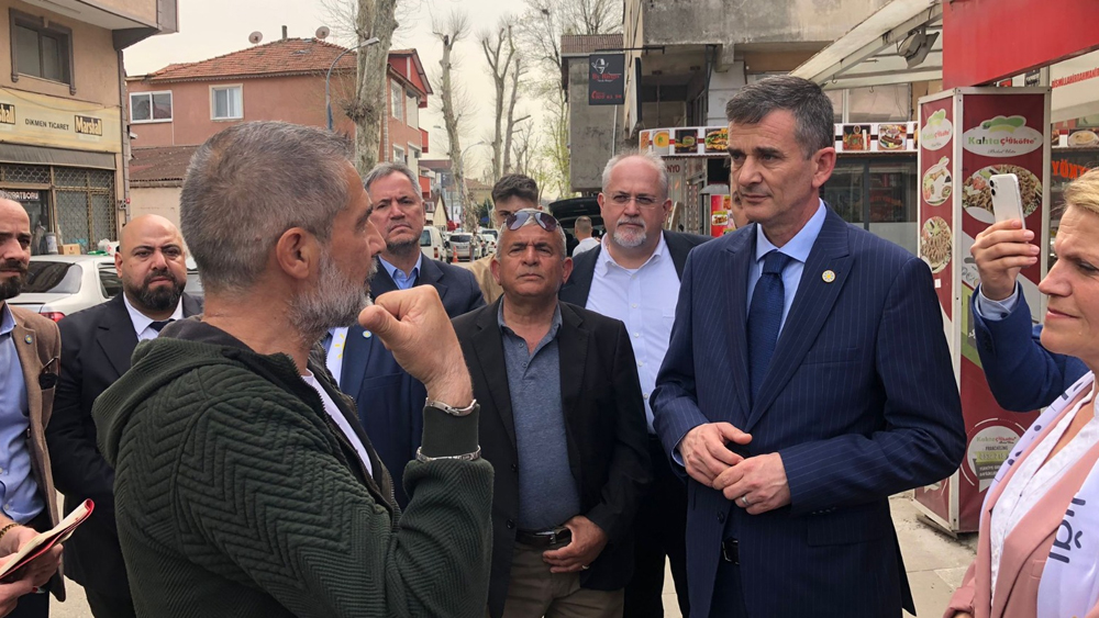 İYİ Parti Sakarya Milletvekili Ümit Dikbayır’dan kentsel dönüşüm mağdurlarına ziyaret