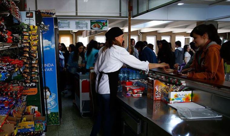 Okul kantinlerinde 'boynu bükük öğrenci' dönemi