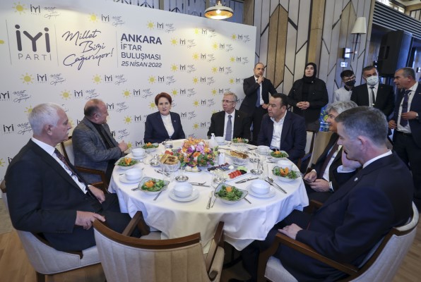 Meral Akşener ve Mansur Yavaş iftarda buluştu