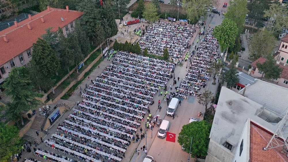 Bilecek Belediye'sinden yoğun katılımlı iftar yemeği