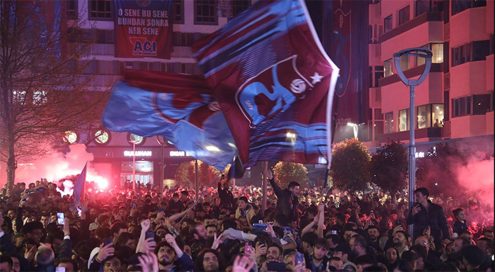 Bağdat Caddesi’nde 'Trabzonspor bayrağı' kavgası