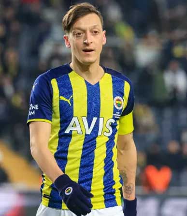 Kadro dışı bırakılan Mesut Özil, kararını verdi