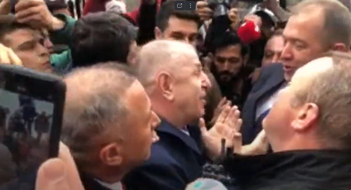 Zafer Partisi Genel Başkanı Ümit Özdağ'ın İçişleri Bakanlığı'na yürüyüşü engellendi