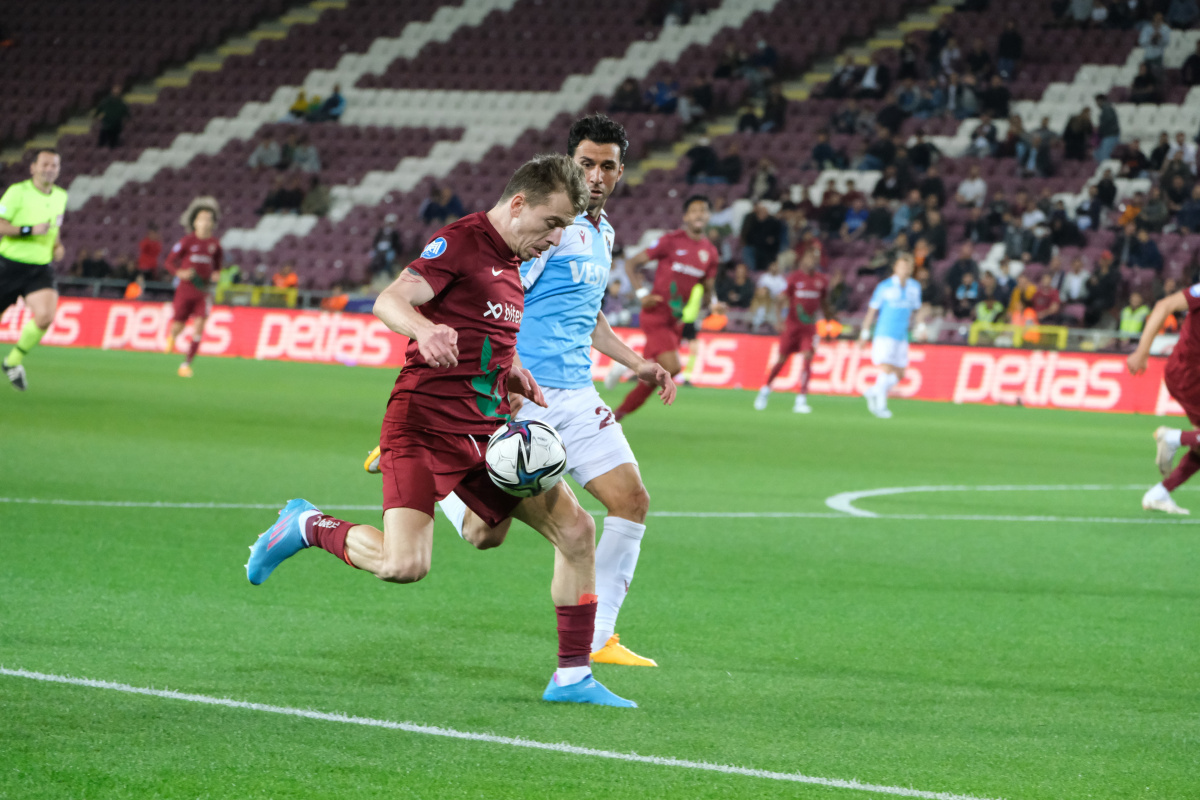 Şampiyon Trabzonspor deplasmandan 1 puanla ayrıldı