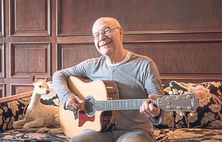 Mazhar Alanson takipçilerini geçmişe götürdü