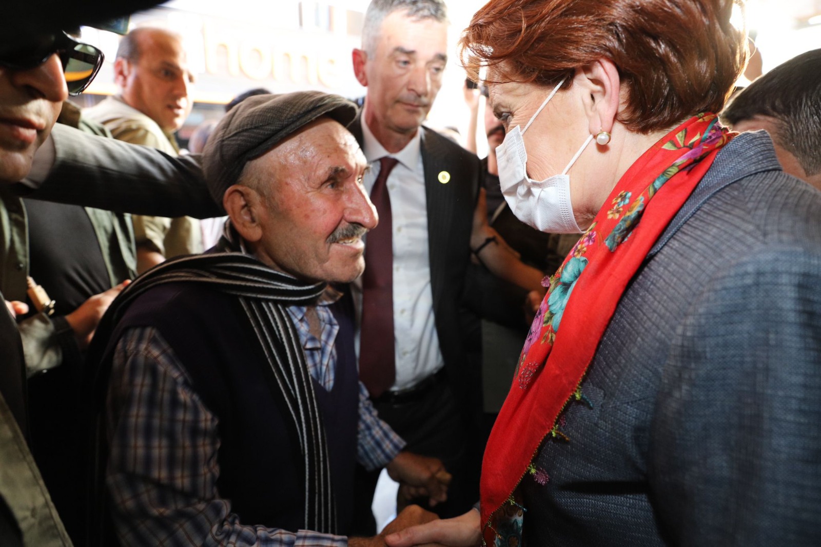 Meral Akşener: Harami düzeni helal oylarınızla yıkacağız