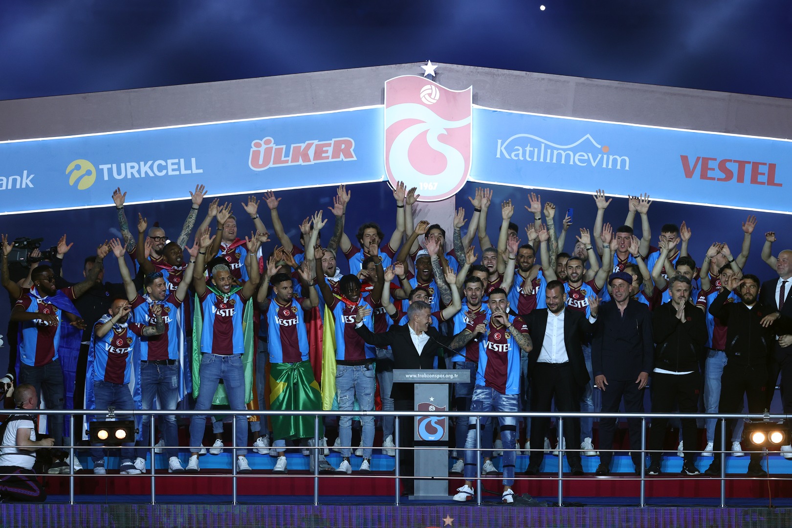 Süper Lig şampiyonu Trabzonspor kupasına kavuştu!