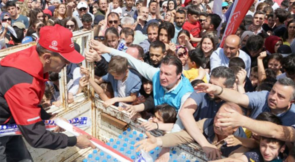 Ekmek ya da baklava değil izdihamın nedeni çok başka