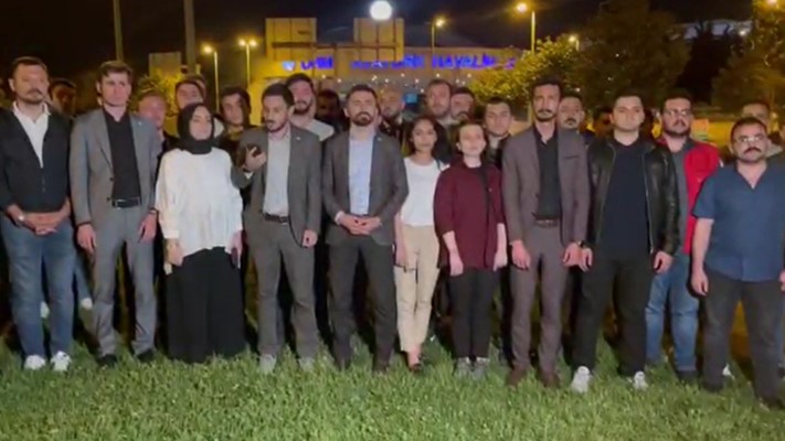 İYİ Parti Gençlik Kolları'ndan Atatürk Havalimanı'ndaki yıkıma protesto