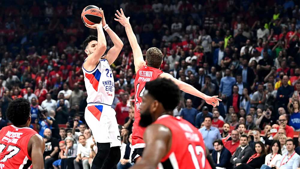 Anadolu Efes'ten 19 Mayıs hediyesi: Kupaya kaldı 1!